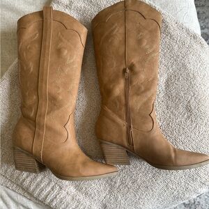 Dolce Vita Kindred Western Style Boots